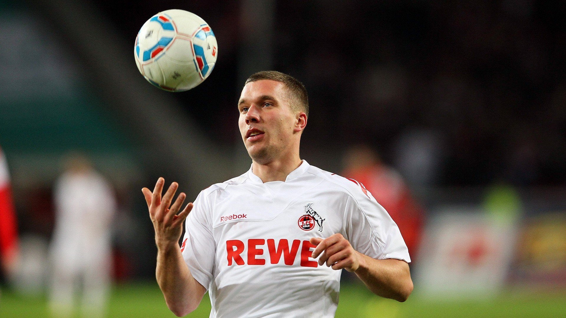 皇马传奇赛再掀回忆杀，现场球迷泪目：我们的青春回来了，电影皇马传奇